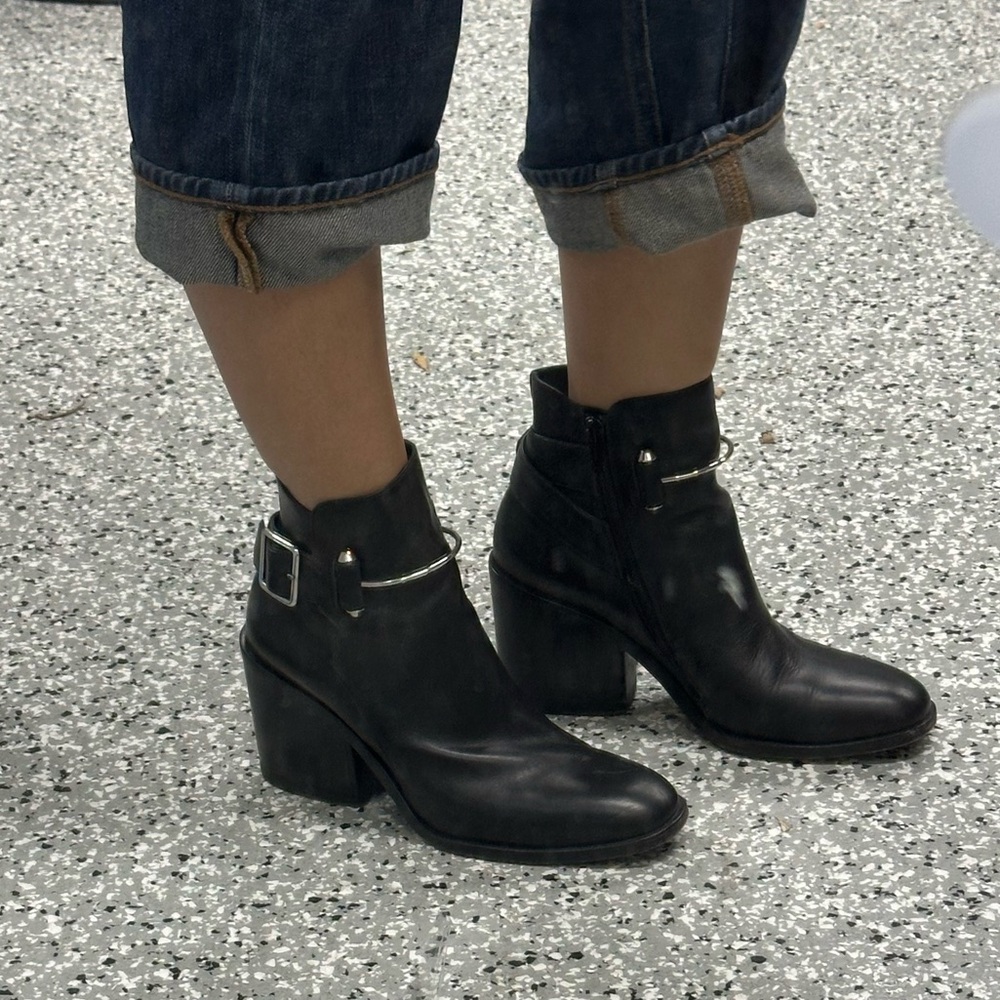 Balenciaga Stylish Black Ankle Boots for Women 38 - Picture 7 of 11